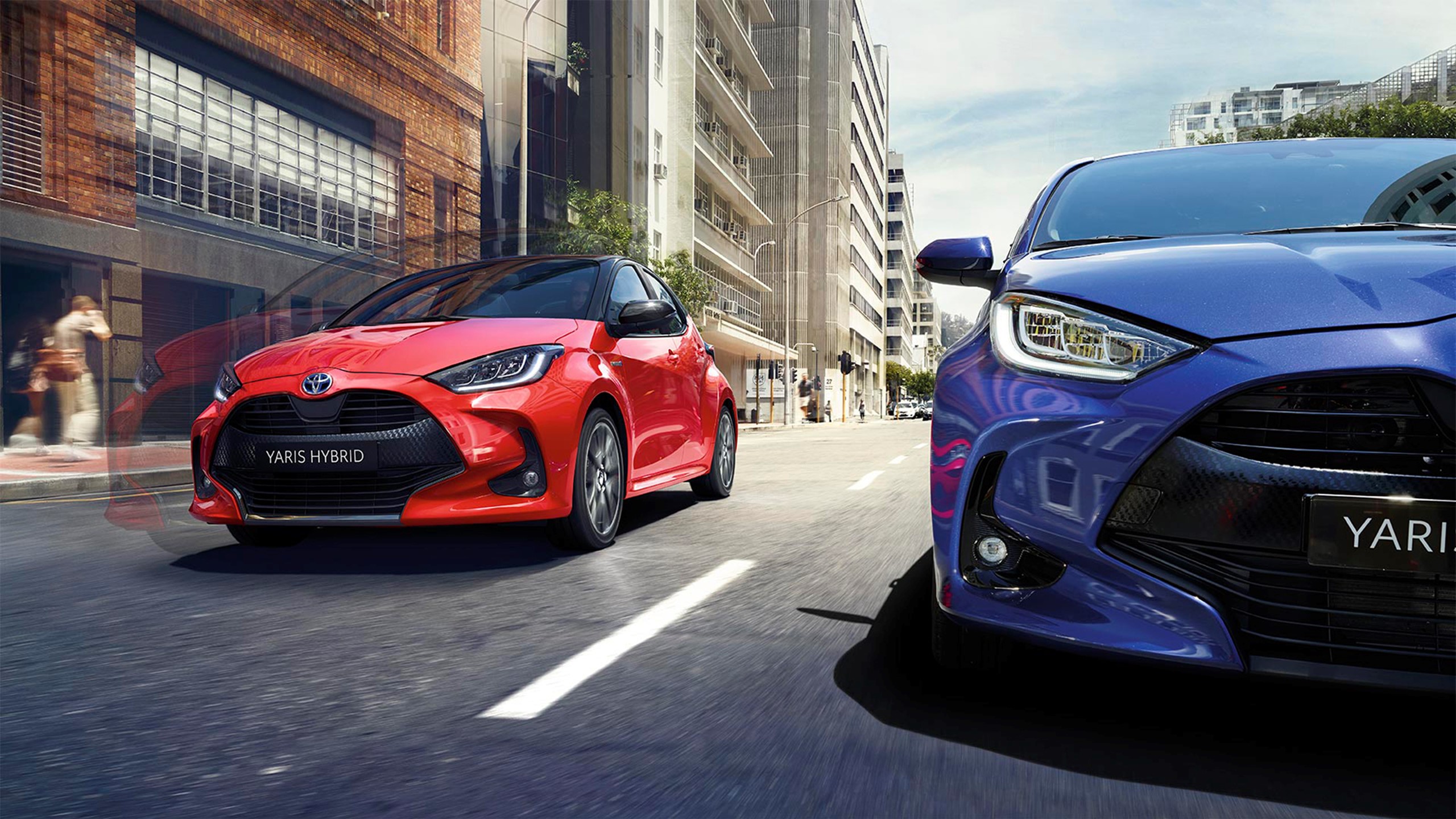 2020 Toyota Yaris To Blaa Og Roed 1900X1069
